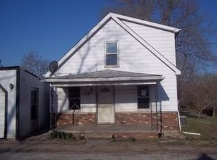 25 Haddow St, Gillespie, IL 62033