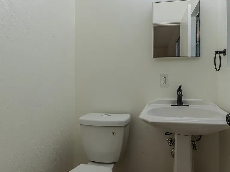 1402 Missouri Ave — Photo 16