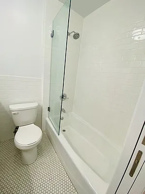 Rented by Metropolis Real Estate of Manhattan | media 9