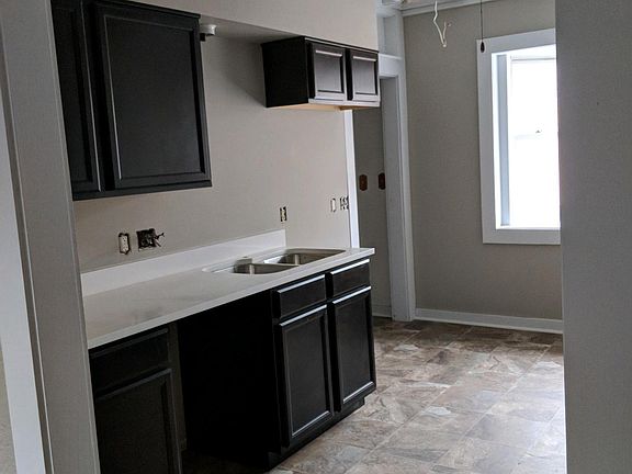 4th image of 1147 1/2 S Washington Ave