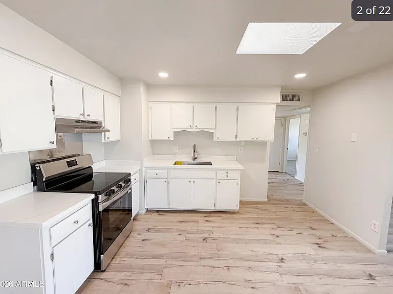14621 N 31st Ave — Photo 3