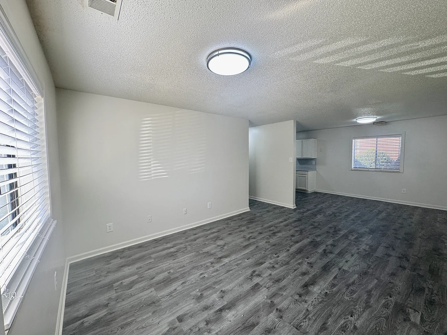 2 bed, 1250 sqft, $1,045 — Photo 2