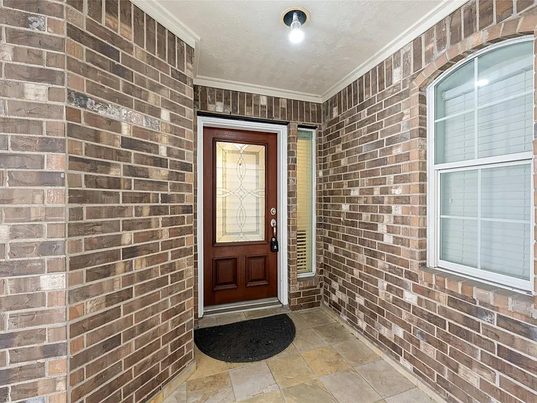 3410 Skyline Village Dr — Photo 2