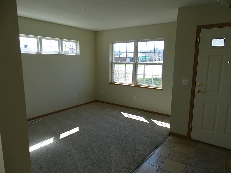 921 E Jefferson St — Photo 21