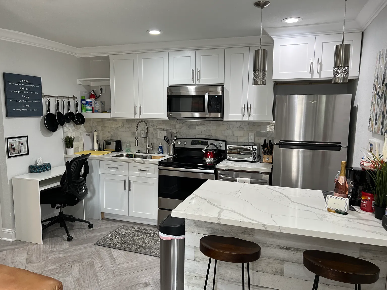 1 bed, 450 sqft, $1,350 — Photo 2