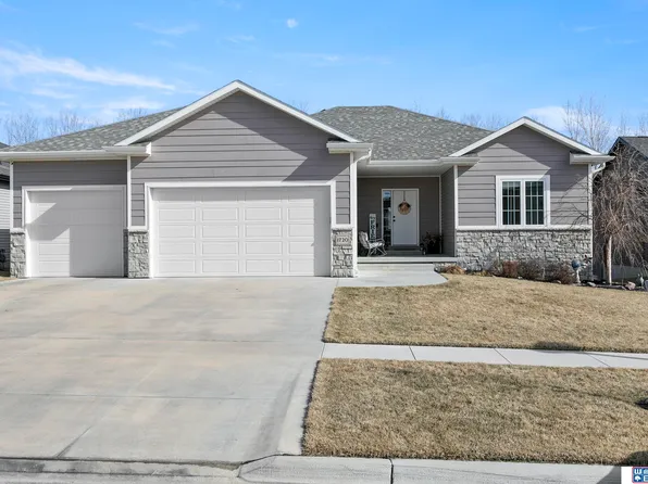 1720 NW 54th St, Lincoln, NE 68528
