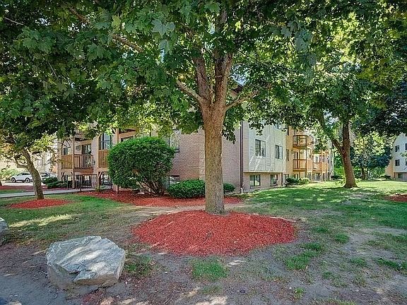 3rd image of 5 Lancelot Ct APT 2