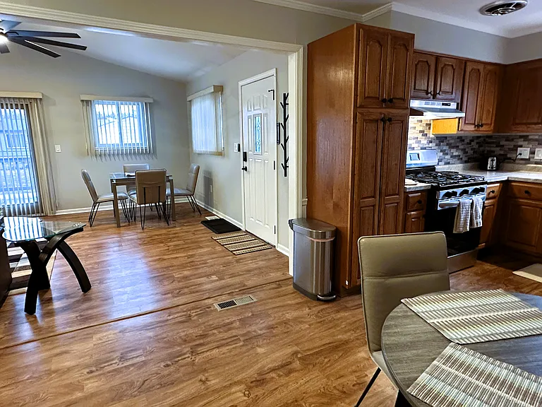 12401 Lyford Dr — Photo 6