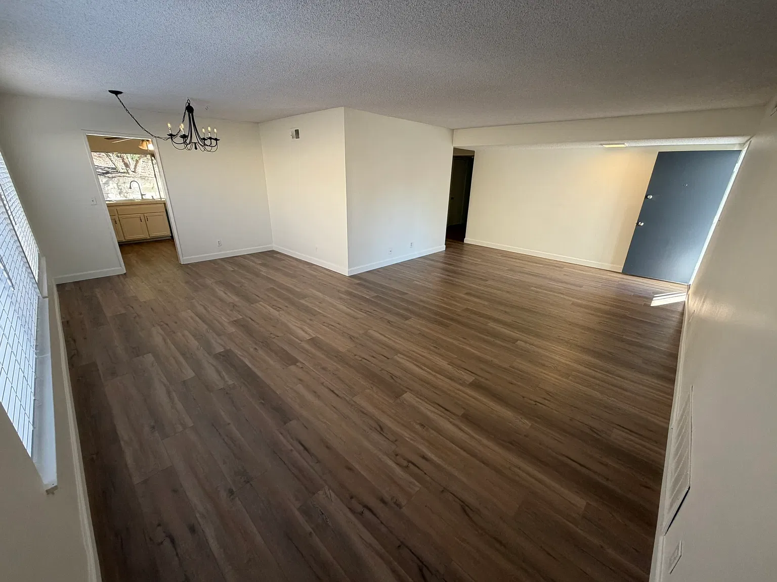 4 bed, 1800 sqft, $3,995 — Photo 2