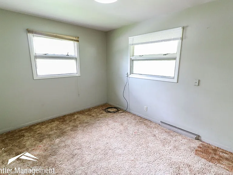 1425 Harry Rd — Photo 13