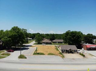 720 S Main St, Grove, OK 74344