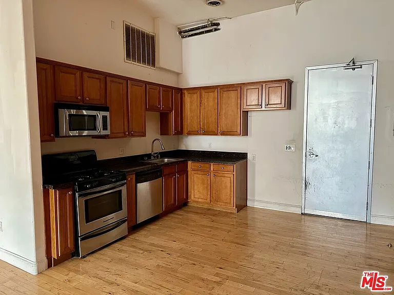 726 S Santa Fe Ave #202 — Photo 6