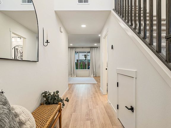 4th image of 731 SE 36th St