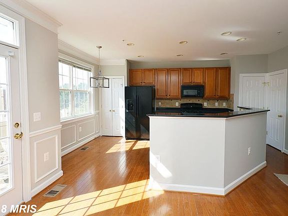Great Kitchen with Granite Counters
