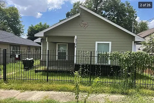 2704 Campbell St Photo 1