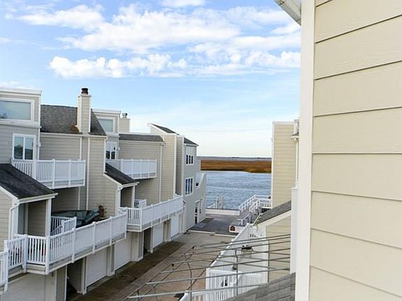 5th image of 1128 Bay Ave APT 19