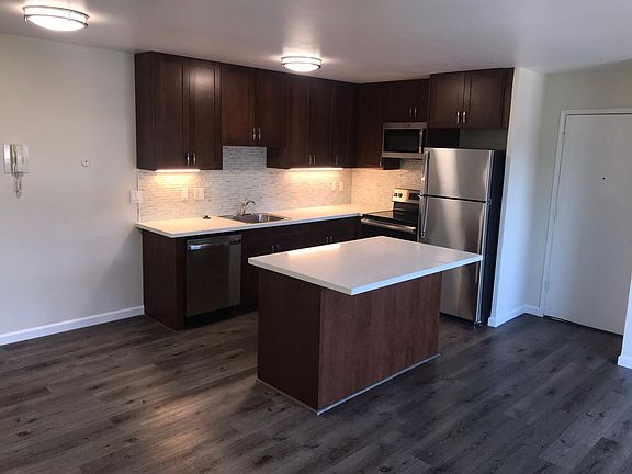 3rd image of 456 Wayne Ave #39