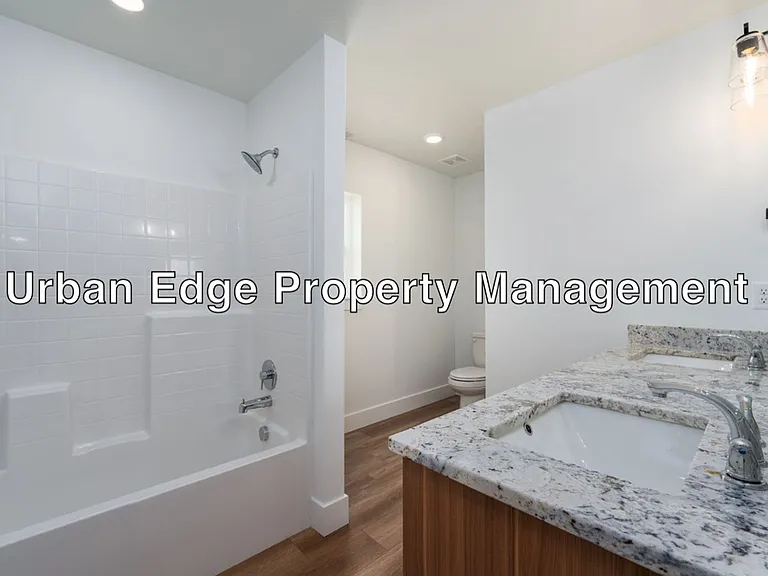 5006 E Hagadorn Ln — Photo 8