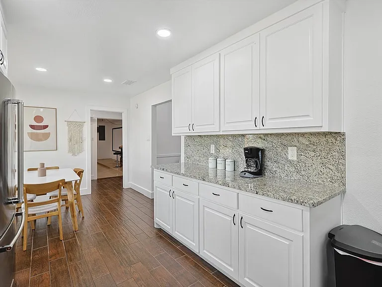 3322 Darby Ln — Photo 32
