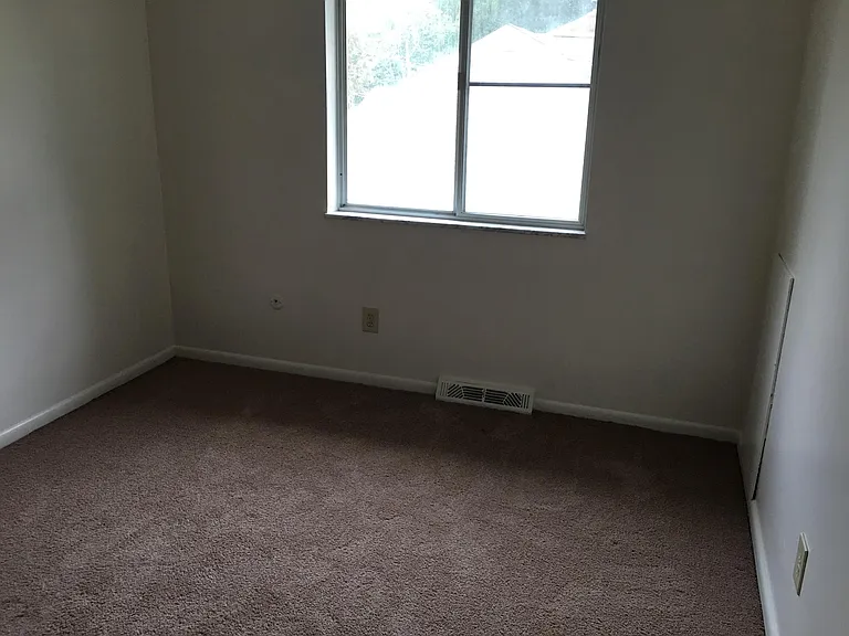 682 Loomis Ave — Photo 7