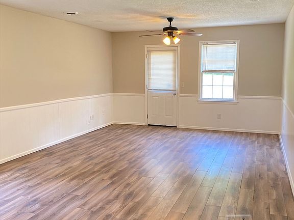 3rd image of 18 Simmons Ct