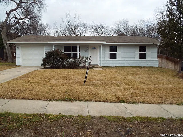 3 bed, 1.0 bath, 957 sqft, $1,400 — Photo 1