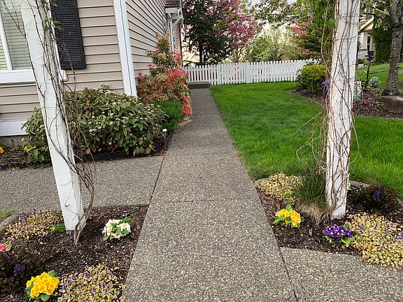 2nd image of 6923 Autumn Ave SE
