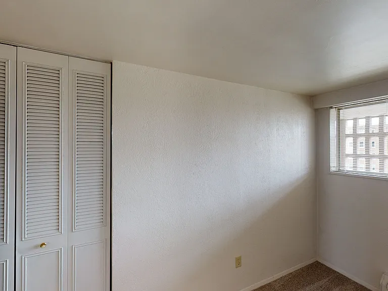 Fountain Place Apartments — Photo 16