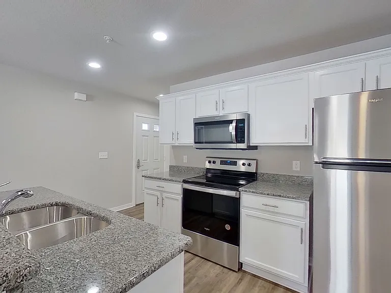 1911 Stoney Ln #80 — Photo 10