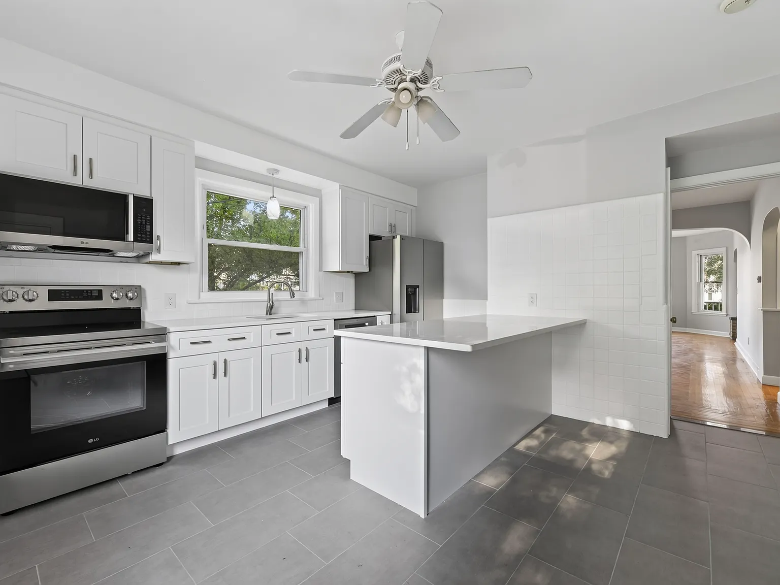 2 bed, 1100 sqft, $2,500 — Photo 1