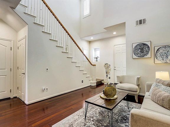 3rd image of 7254 Clear Vista Ct