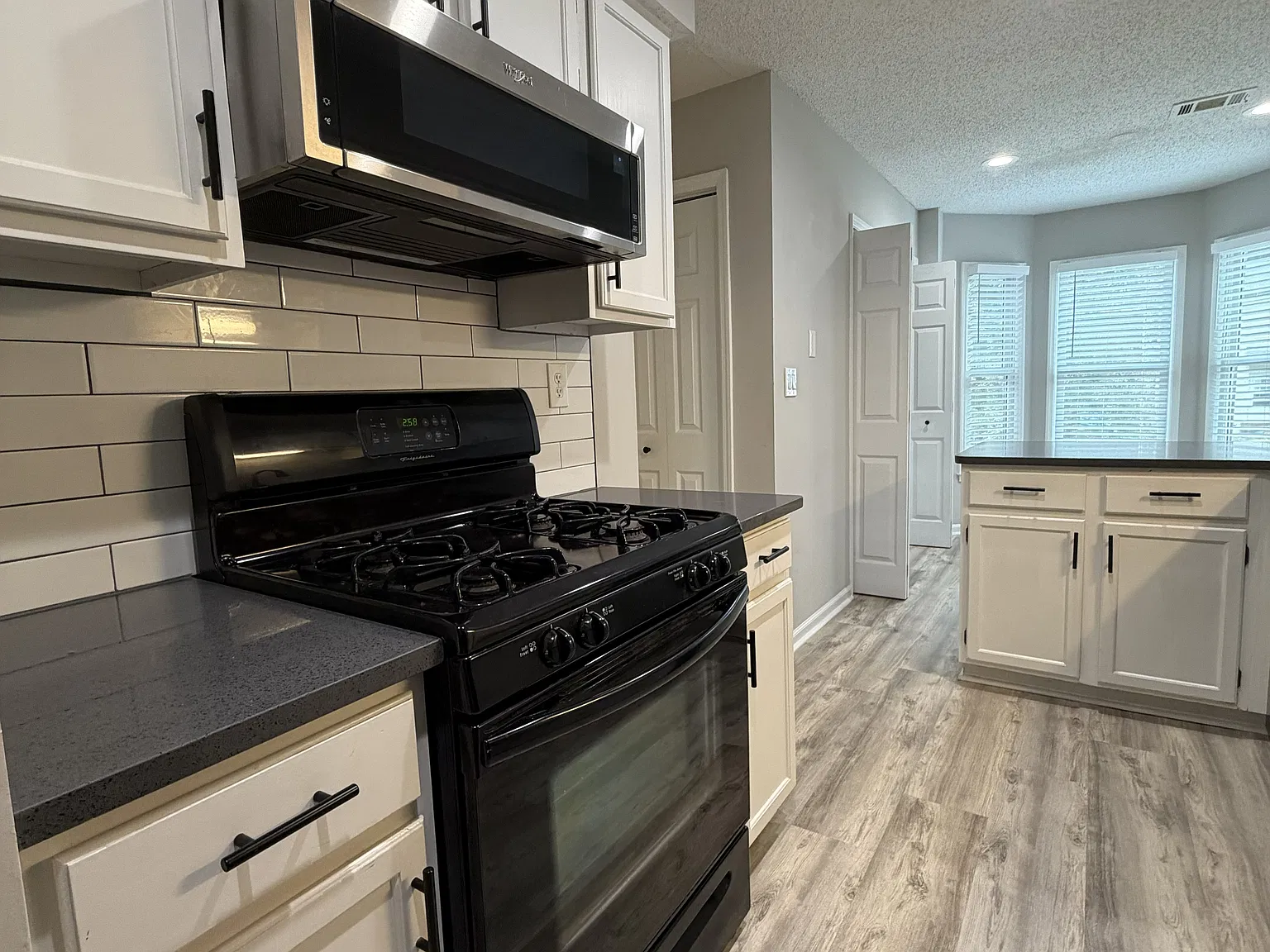 2 bed, 2.5 bath, 1320 sqft, $2,050 — Photo 4