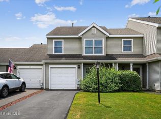 35 Justine Ct, Rensselaer, NY 12144