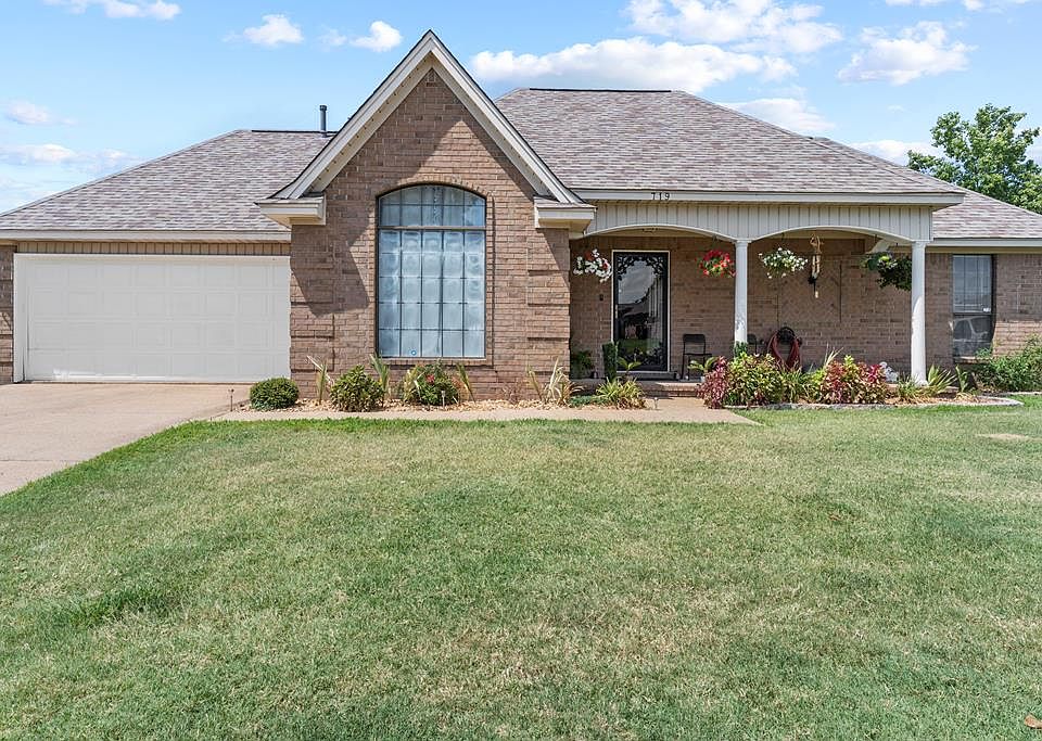 1st image of 719 Pleasant Woods Dr