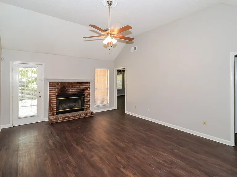5686 Richburg Ave — Photo 4
