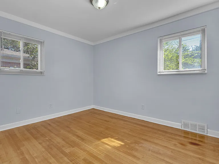 8484 Berwyn St — Photo 29