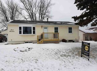 717 Jones St, Le Claire, IA