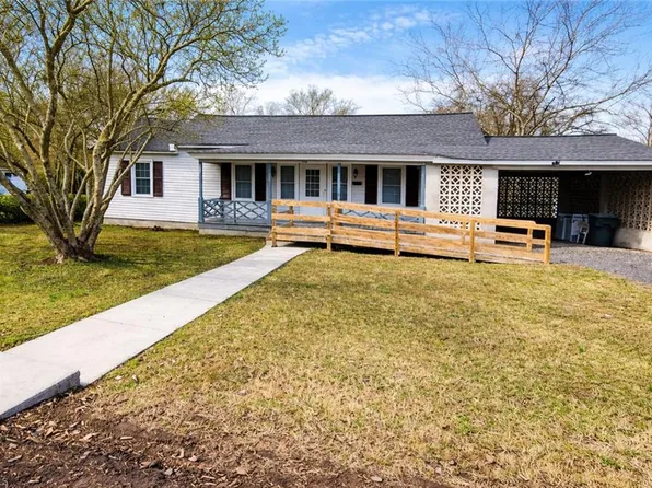 1141 W Fieldcrest Rd, Eden, NC 27288