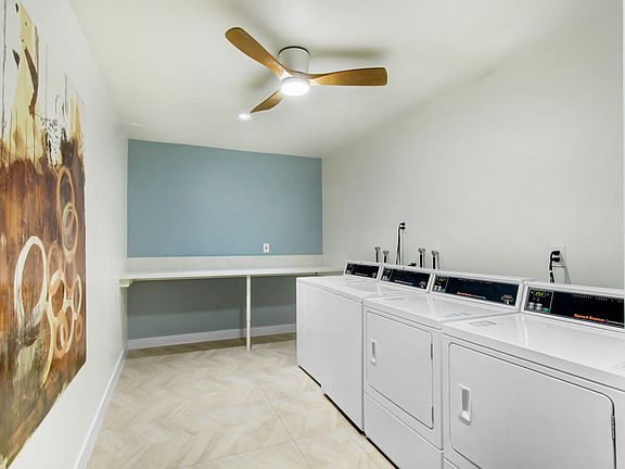 4th image of 801 2nd St APT 207