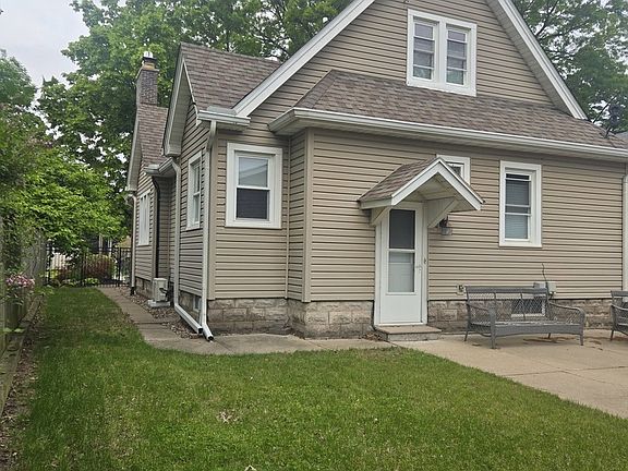 2nd image of 2929 Grand Ave