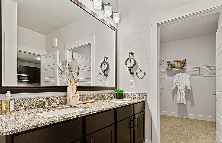 Hickory Creek Ranch Apartments — Photo 20