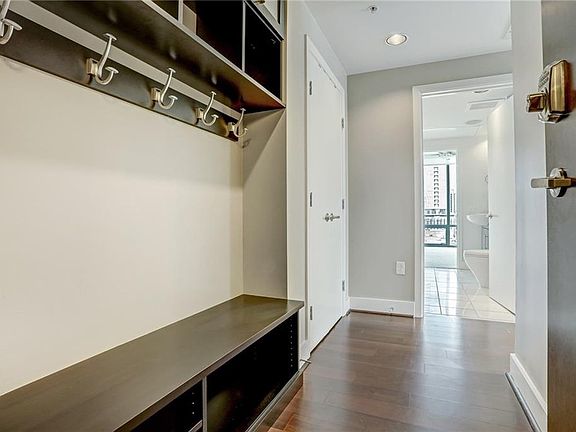 5th image of 300 Bowie St APT 903