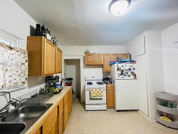 5th image of 943 Logan St SE