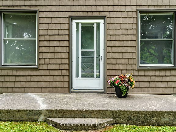 3rd image of 44 Balm Beach Rd W