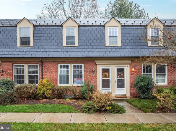 1021 S Barton St Unit 120, Arlington, VA 22204