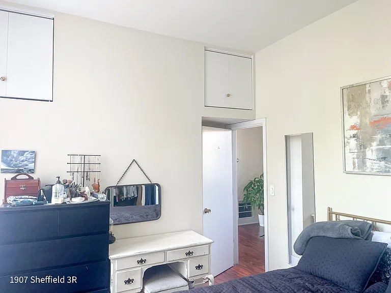 1907 N Sheffield Ave — Photo 6