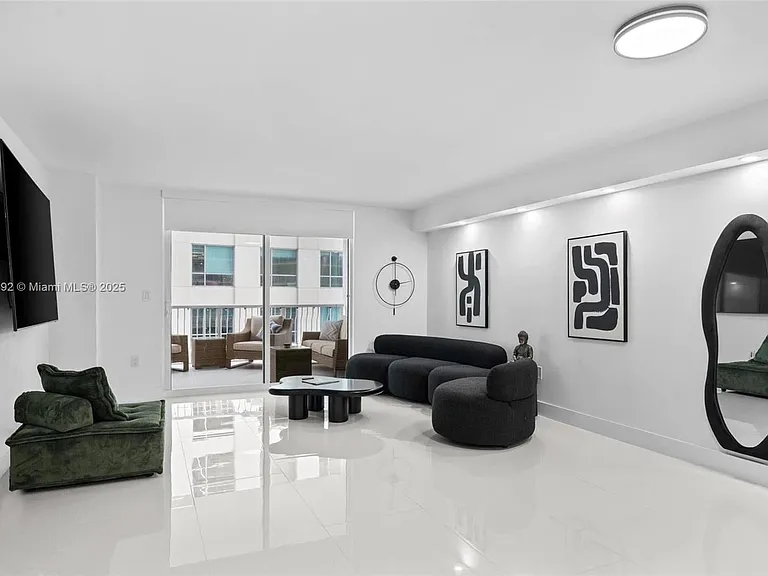 1200 Brickell Bay Dr #2812 — Photo 1