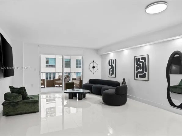 1200 Brickell Bay Dr, Miami, FL