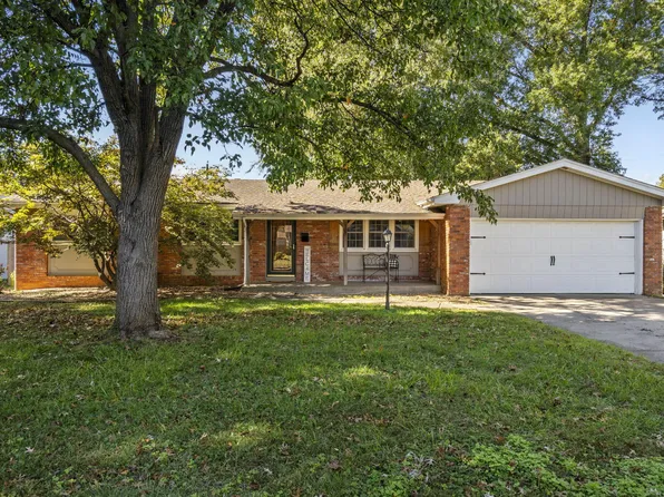 2405 S Rogers Avenue, Springfield, MO 65804