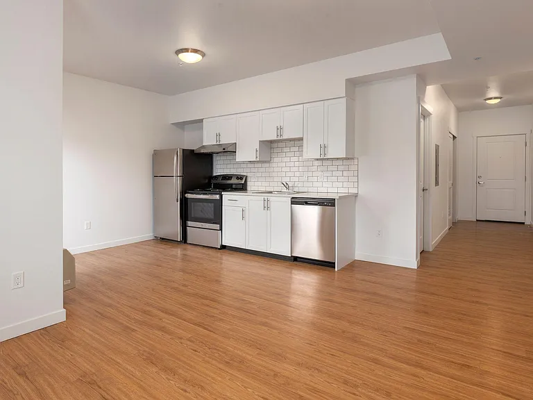7550 N Lombard St — Photo 24